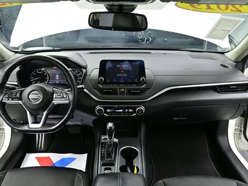 Used 2019 Nissan Altima 2.5 SV image 2