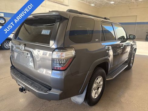 Used 2017 Toyota 4Runner SR5 Premium image 3