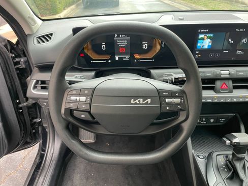 Used 2025 Kia K4 LXS image 27