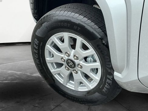 Certified 2026 Toyota Tacoma SR5 AWD/4WD image 16