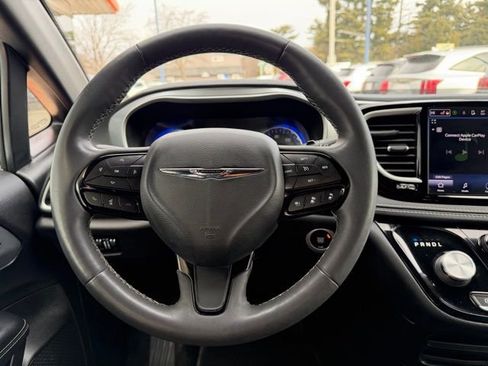 Used 2022 Chrysler Pacifica Touring-L w/ S Appearance Package FWD image 22