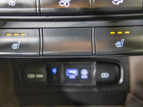 Used 2020 Hyundai Santa Fe SEL w/ Convenience Package image 7