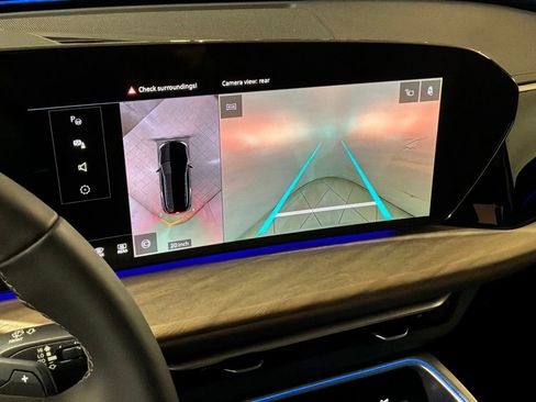 Used 2025 Audi Q5 Premium w/ Convenience Package image 4