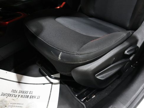 Used 2015 Jeep Renegade Trailhawk image 12