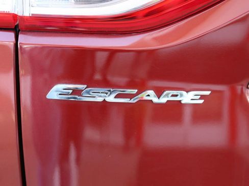 Used 2016 Ford Escape SE image 34