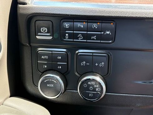 Used 2025 Chevrolet Tahoe Z71 AWD/4WD image 26