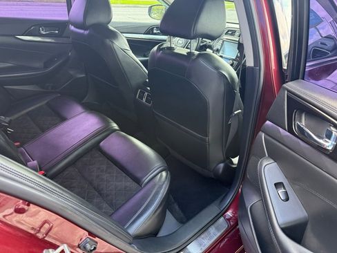 Used 2017 Nissan Maxima SR w/ Midnight Edition image 11