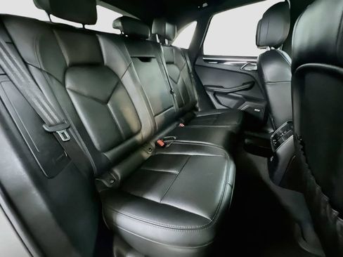 Certified 2020 Porsche Macan AWD/4WD image 29