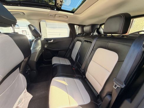 Used 2022 Ford Escape Titanium w/ Titanium Premium Package FWD image 19