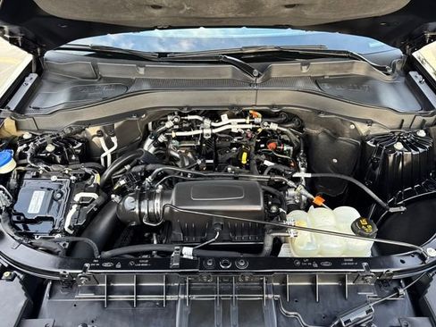 Used 2022 Ford Explorer XLT image 27