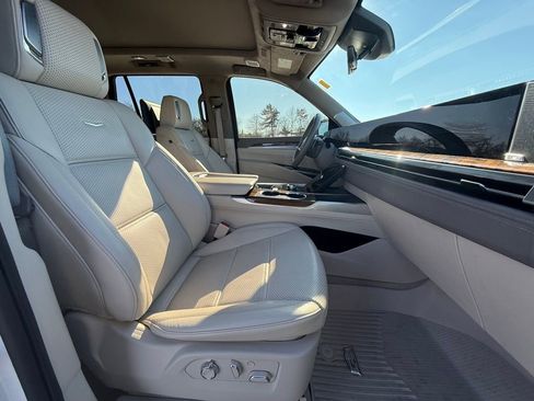 Certified 2025 Cadillac Escalade Premium Luxury Platinum w/ LPO, Floor Liner Package image 33