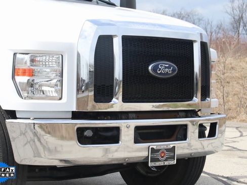 Used 2018 Ford F750 2WD Regular Cab Super Duty image 26