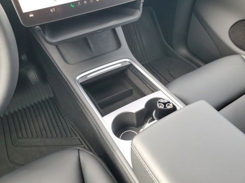 Used 2024 Tesla Model Y Long Range image 17