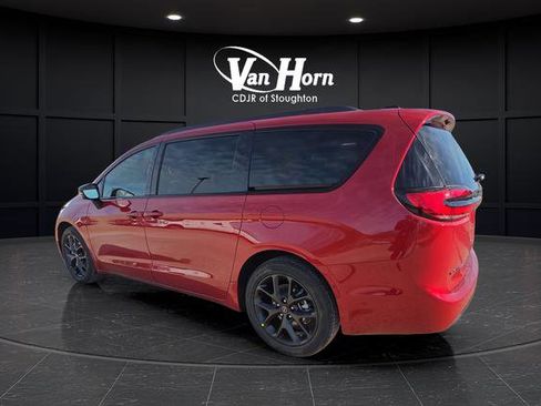 New 2026 Chrysler Pacifica Select w/ S Appearance Package image 3
