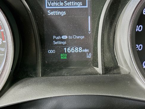 Used 2023 Toyota Camry SE image 18