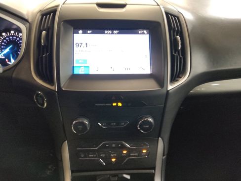 Used 2019 Ford Edge SEL image 25