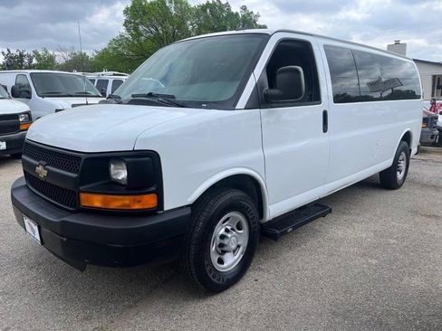 Used 2015 Chevrolet Express 3500 LS image 3