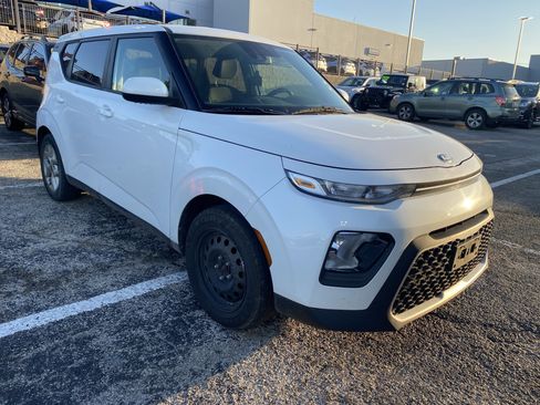 Used 2021 Kia Soul S FWD image 2