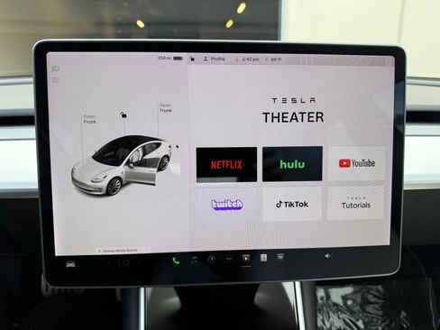Used 2019 Tesla Model 3 Performance image 16