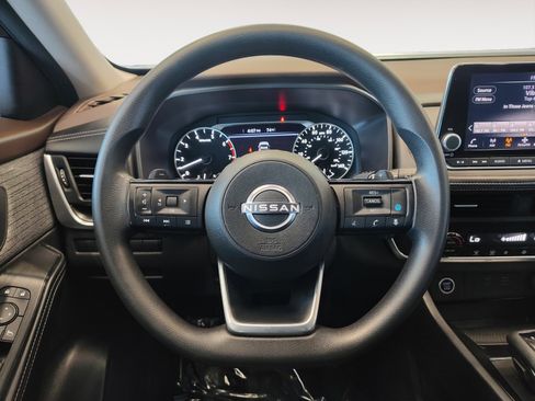 Certified 2023 Nissan Rogue SV image 18