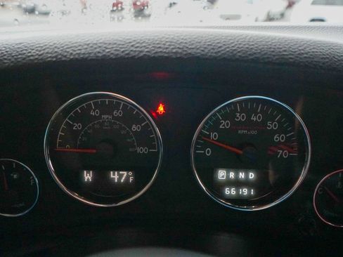 Used 2013 Jeep Wrangler Unlimited Rubicon image 20