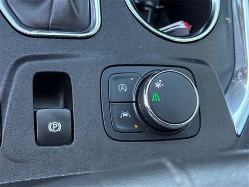 Used 2023 Chevrolet Traverse LT image 29