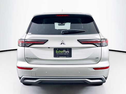Used 2025 Mitsubishi Outlander SE image 7