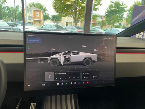 Used 2024 Tesla Cybertruck AWD Crew Cab image 20