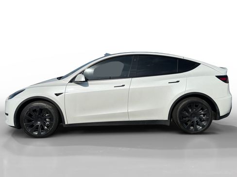 Used 2022 Tesla Model Y Long Range AWD/4WD image 2