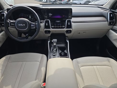 Certified 2022 Kia Sorento S w/ Panoramic Sunroof Package AWD/4WD image 12