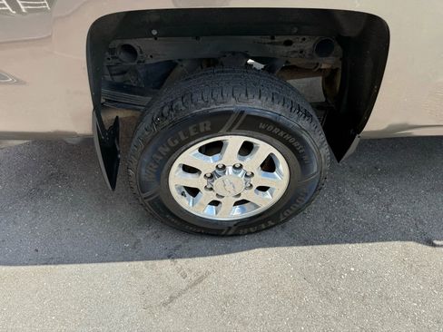 Used 2015 Chevrolet Silverado 2500 LTZ w/ LTZ Plus Package image 48