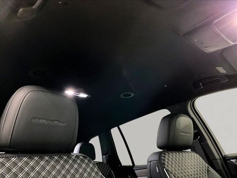 Used 2025 GMC Acadia Denali w/ Super Cruise Package FWD image 17