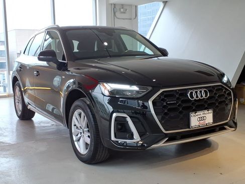 Used 2023 Audi Q5 2.0T Premium w/ Convenience Package AWD/4WD image 3