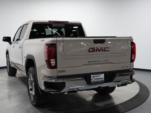 New 2026 GMC Sierra 1500 SLE image 6