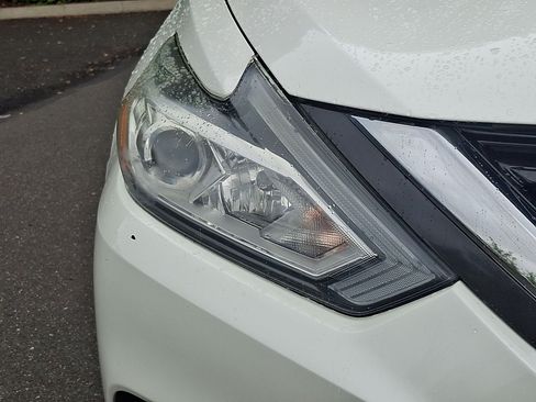 Used 2016 Nissan Altima 2.5 SL w/ 2.5 Technology Package FWD image 9