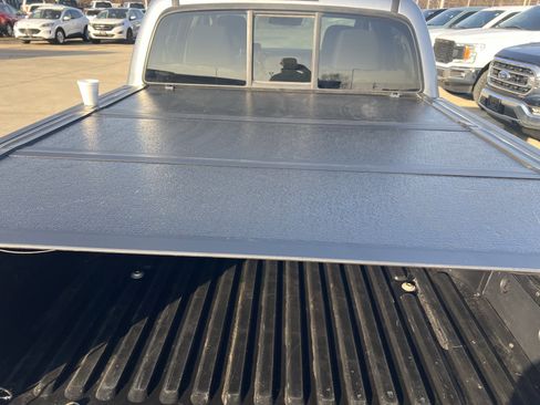 Used 2022 Toyota Tacoma SR image 6