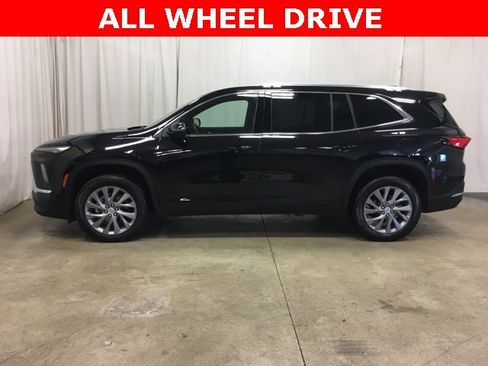 Used 2025 Buick Enclave Preferred image 7