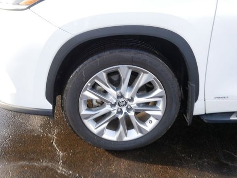 Used 2023 Toyota Highlander Limited image 8
