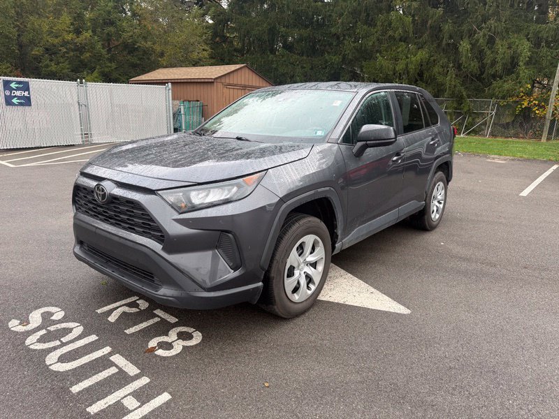 Used 2022 Toyota RAV4 LE FWD image 2