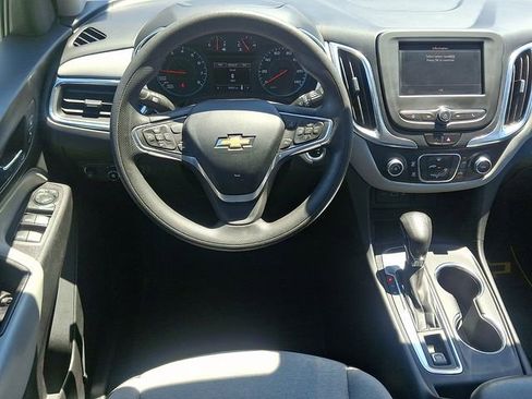 Used 2022 Chevrolet Equinox LS FWD image 11