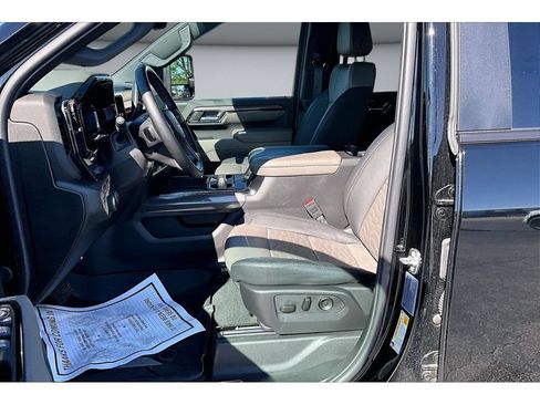 Used 2025 Chevrolet Silverado 2500 ZR2 w/ Technology Package AWD/4WD image 27