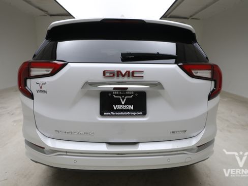 Used 2024 GMC Terrain Denali AWD/4WD image 4