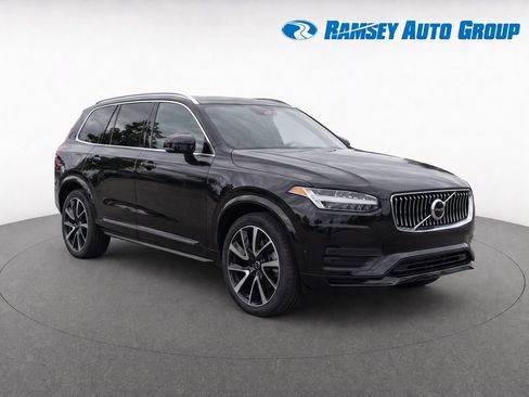 Used 2022 Volvo XC90 T6 Momentum w/ Climate Package AWD/4WD image 2