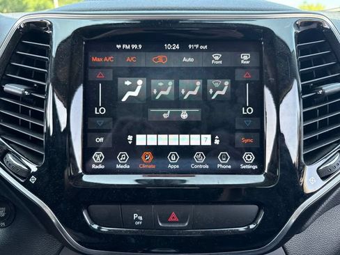 Used 2019 Jeep Cherokee Limited AWD/4WD image 25