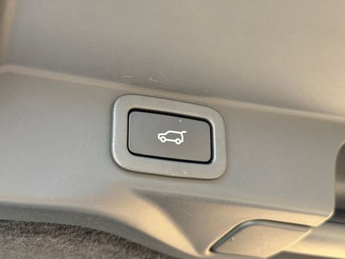 Used 2019 Land Rover Range Rover Sport SVR image 39