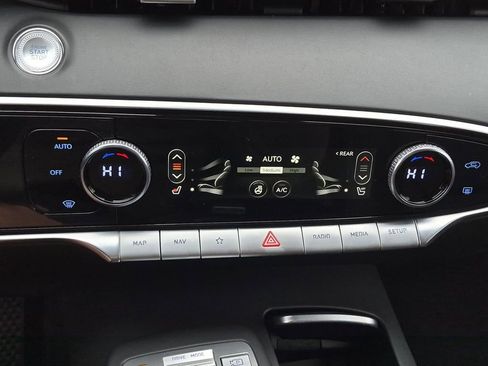 Used 2025 Genesis GV70 2.5T w/ Select Package image 34