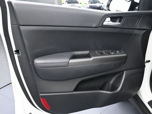 Used 2022 Kia Sportage LX w/ LX FWD Value Edition Package image 16