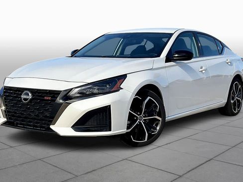 Certified 2025 Nissan Altima 2.5 SR image 2