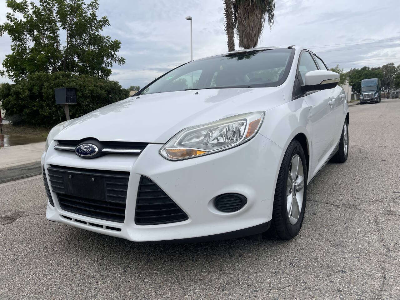 Used 2014 Ford Focus SE FWD image 2