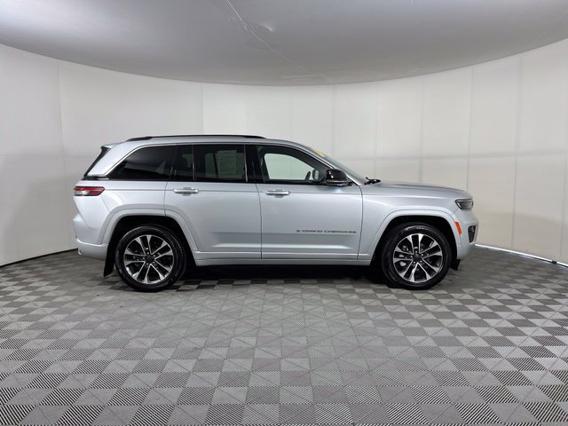Used 2023 Jeep Grand Cherokee Overland AWD/4WD image 8